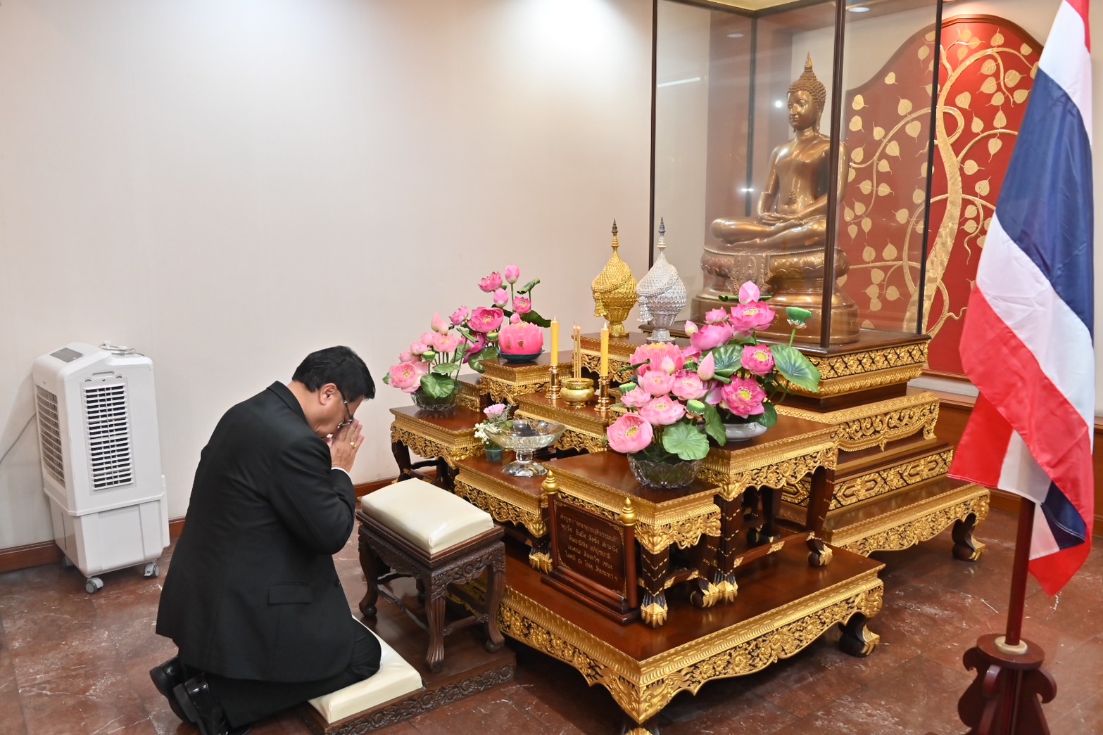 กรมบังคับคดี จัดกิจกรรมทำบุญตักบาตรประจำเดือนสิงหาคม 2567